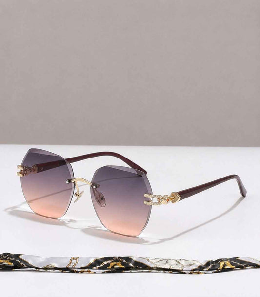 Lunettes de soleil carrées style Carrera / Verres dégradés       bleu & beige